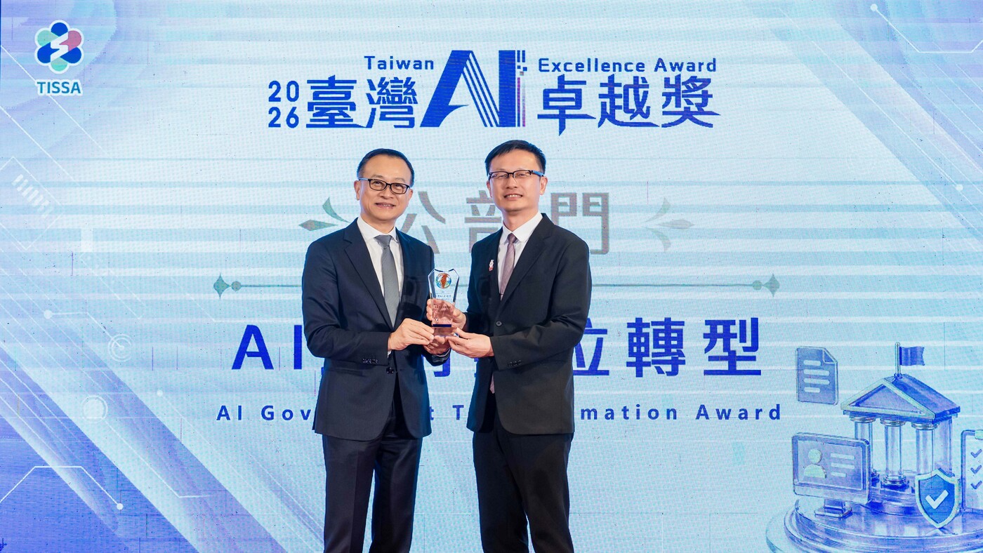 教育局張明文局長代表頒獎