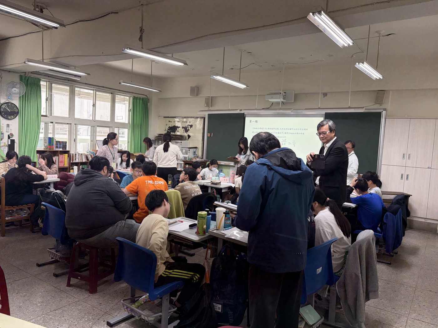 學習共同體，藉由教師分組引導學生進行課堂學習。