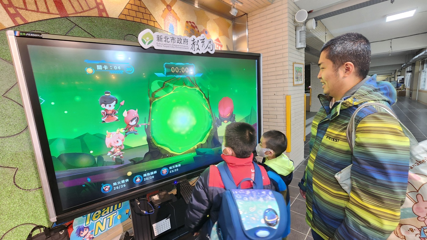 親子共同挑戰「新北星聯盟」闖關任務，在遊戲中輕鬆建立數位素養。