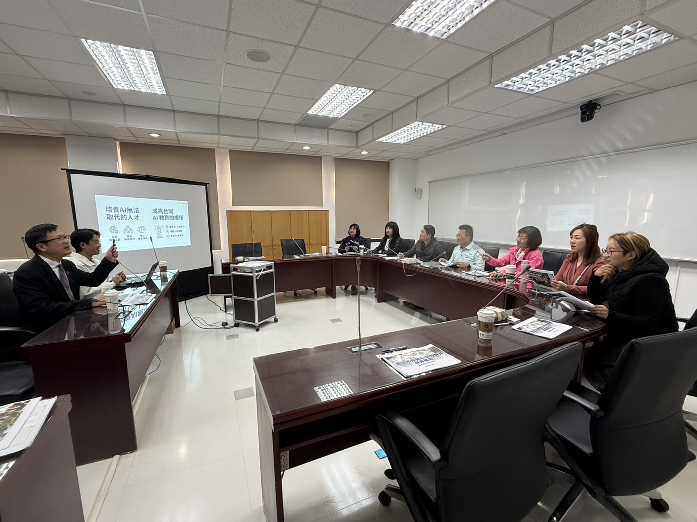 局長在議會AI科技教育專題報告