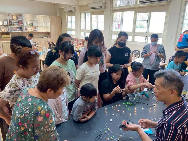 (圖說)在教師引導下，透過問題導向與實作，培養科學探究與工程思維