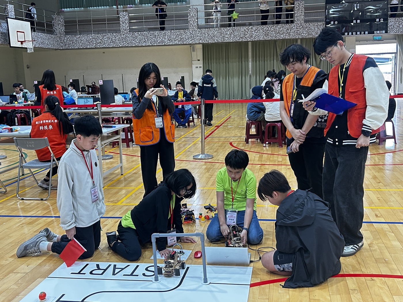 學生比賽時實況