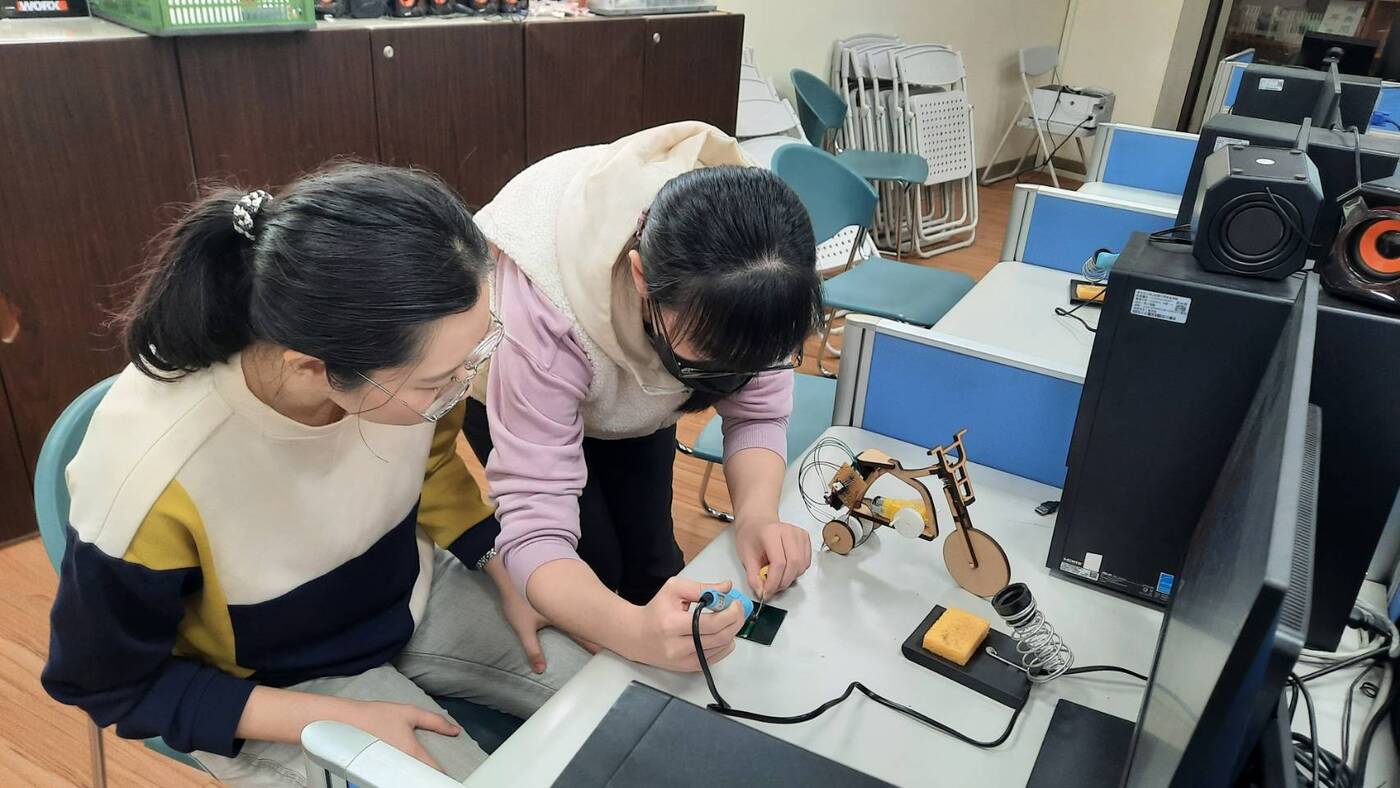 板中-追日裝置入校推廣，合作學校泰山高中推廣(教師)