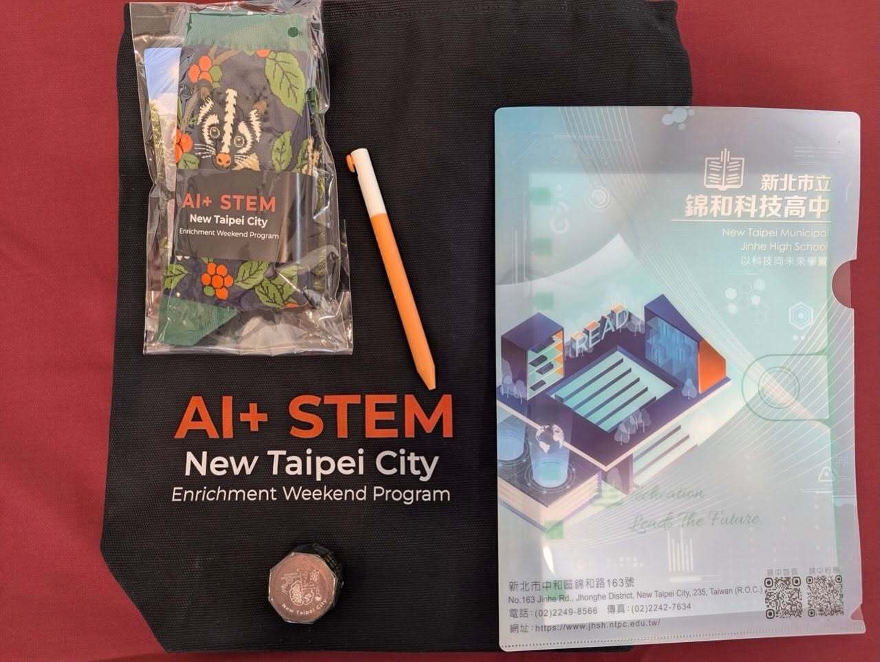 新北隊開學禮課以融入新北生態守護大使白鼻心、麝香貓意象作為紀念設計。傳遞