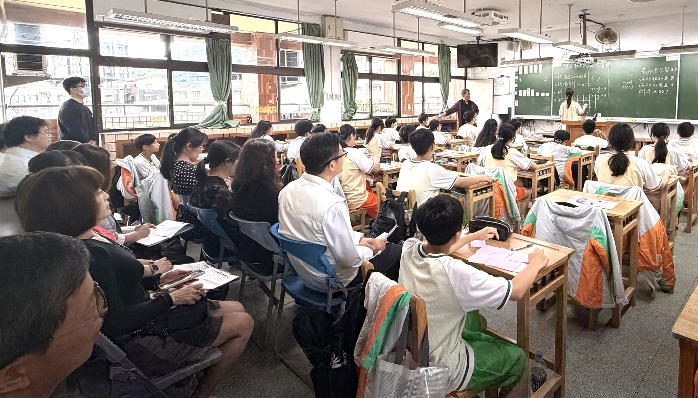 林文虎講師透過公開授課的模式讓初任校長從觀課中了解課程教學中班級經營的模式