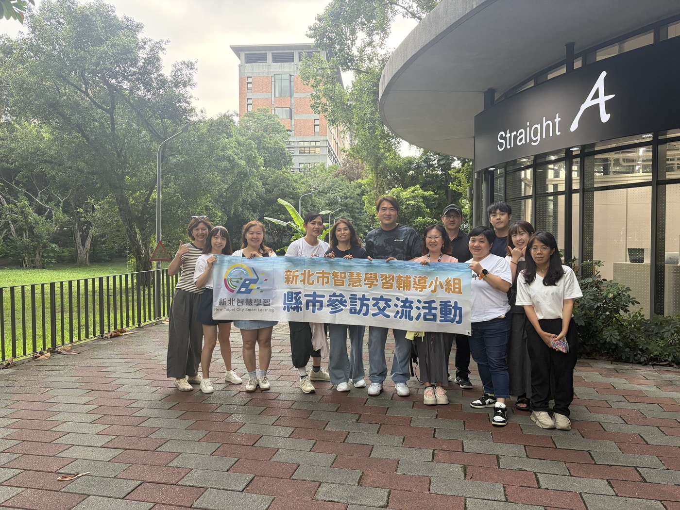 新北市智慧學習輔導小組參訪 Straight A 台大門市