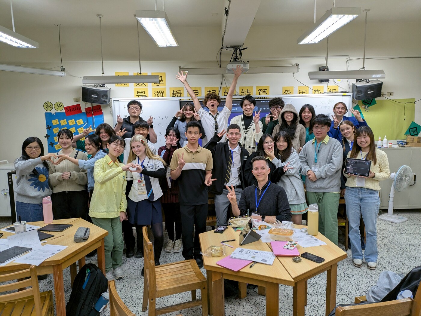 臺澳師生共同學習三視圖數學課程，提升跨語言、跨文化理解與國際行動力。
