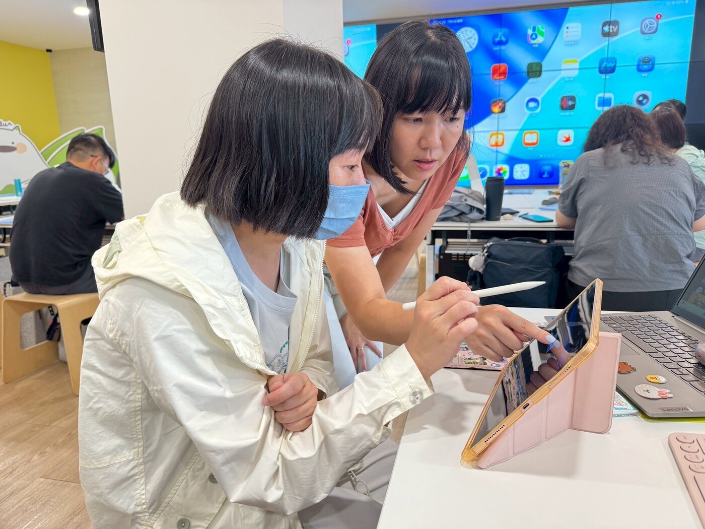 Apple講師Shosho細心指導學員課程內容