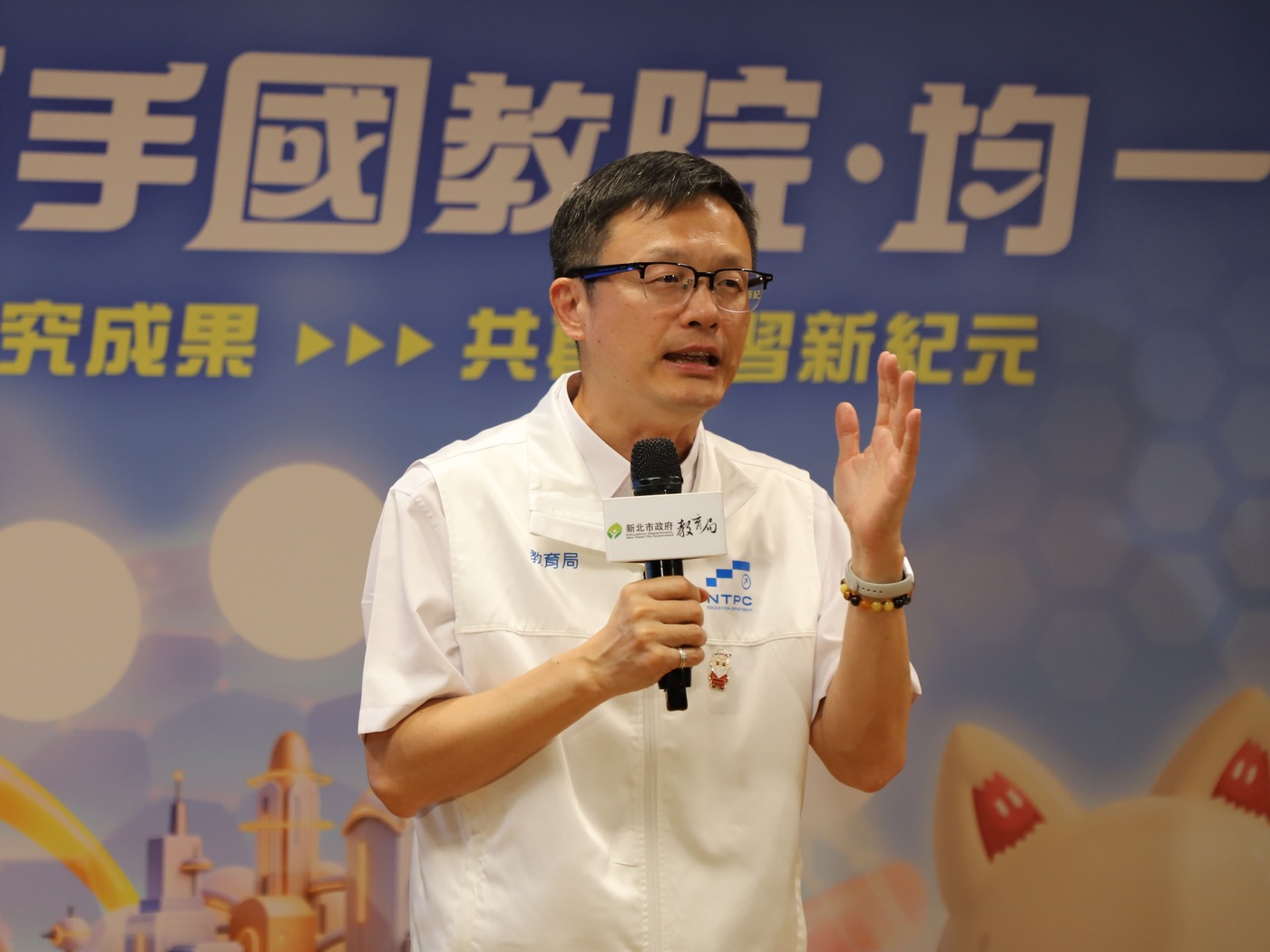 張明文局長強調，AI教育重在引導孩子思考，而非直接取得答案。