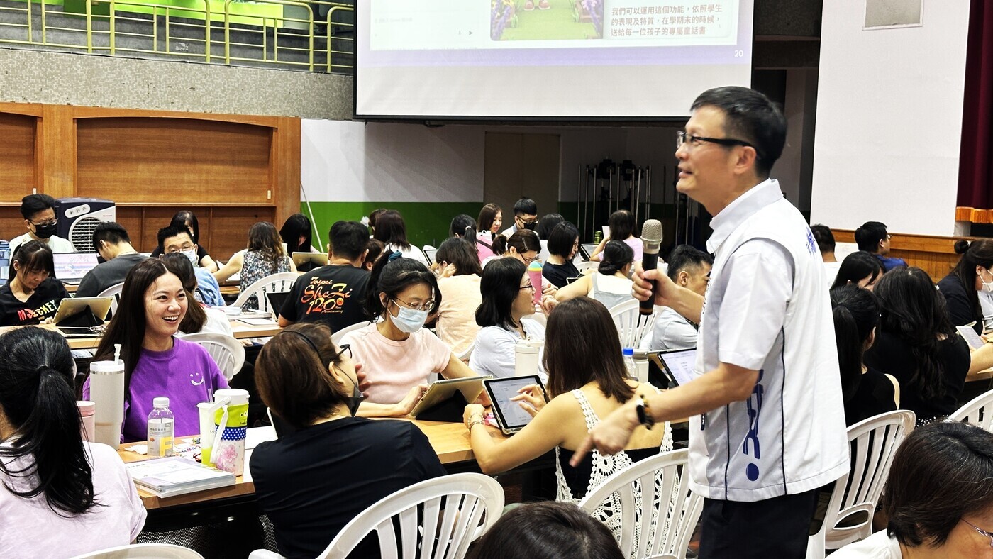 秀朗國小老師對局長的AI研習反應熱烈