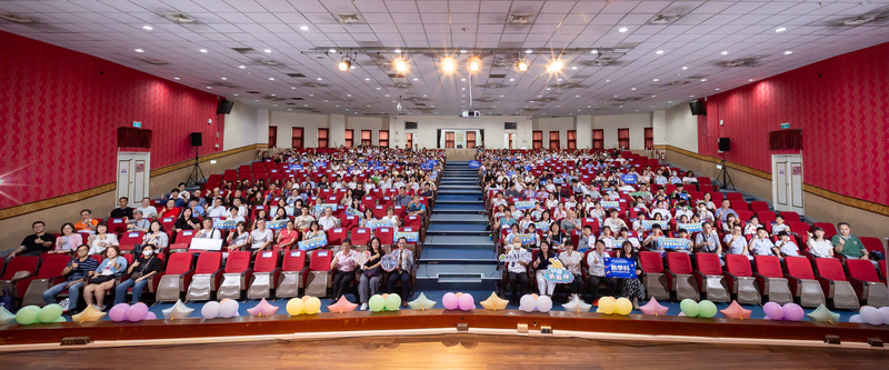 新北市114學年度中小學科展頒獎典禮特優作品師生與貴賓大合影
